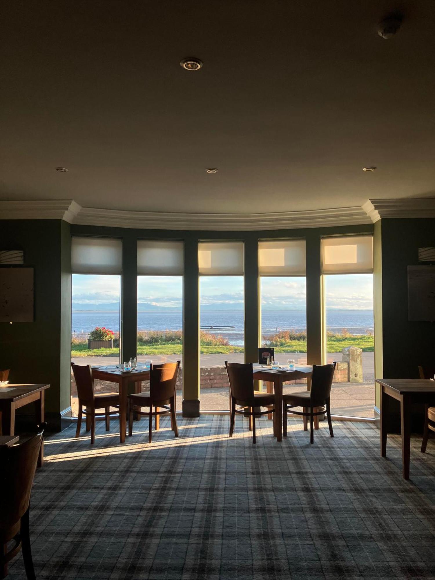 The Powfoot Hotel, أنان المظهر الخارجي الصورة