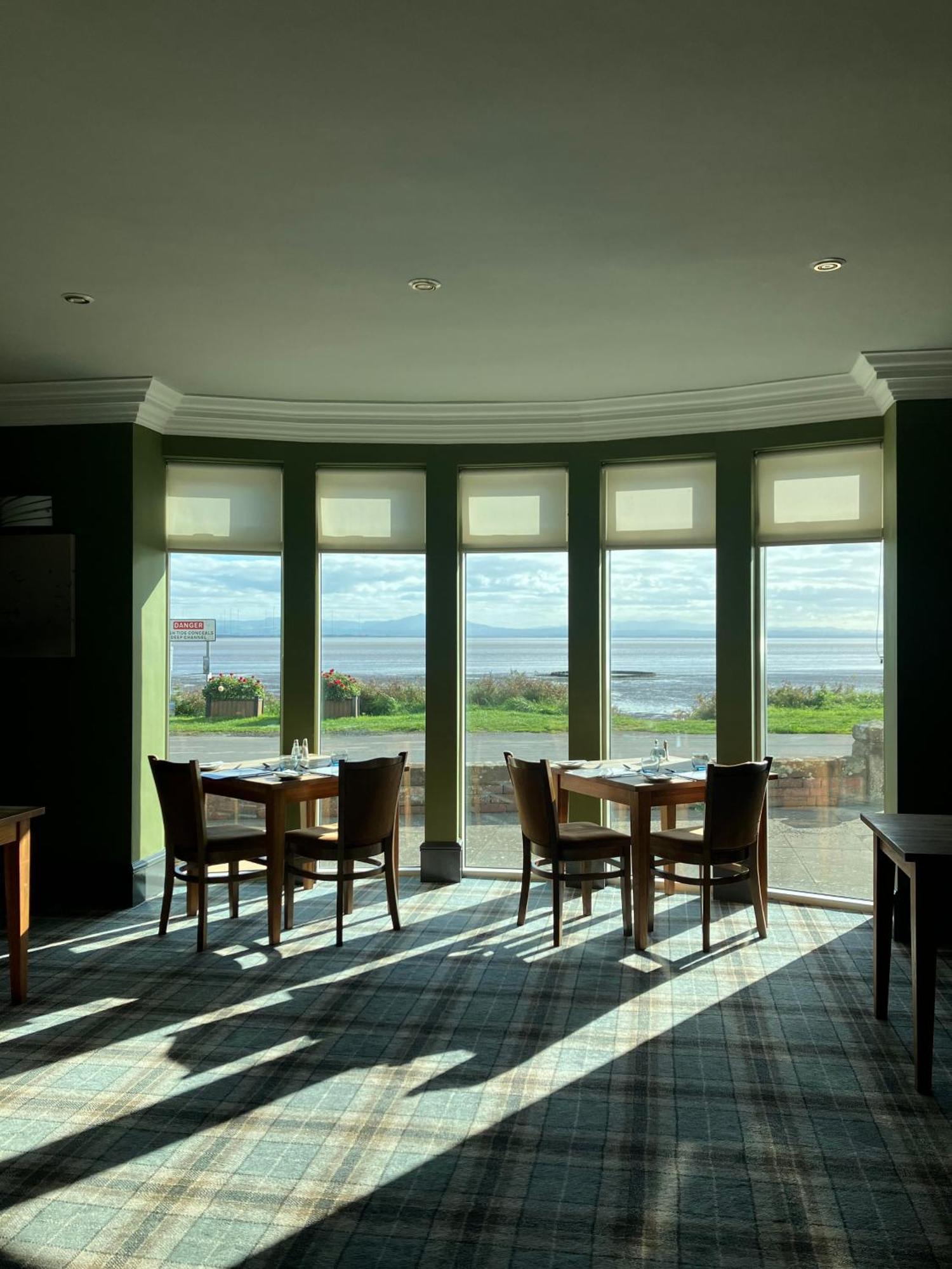 The Powfoot Hotel, أنان المظهر الخارجي الصورة