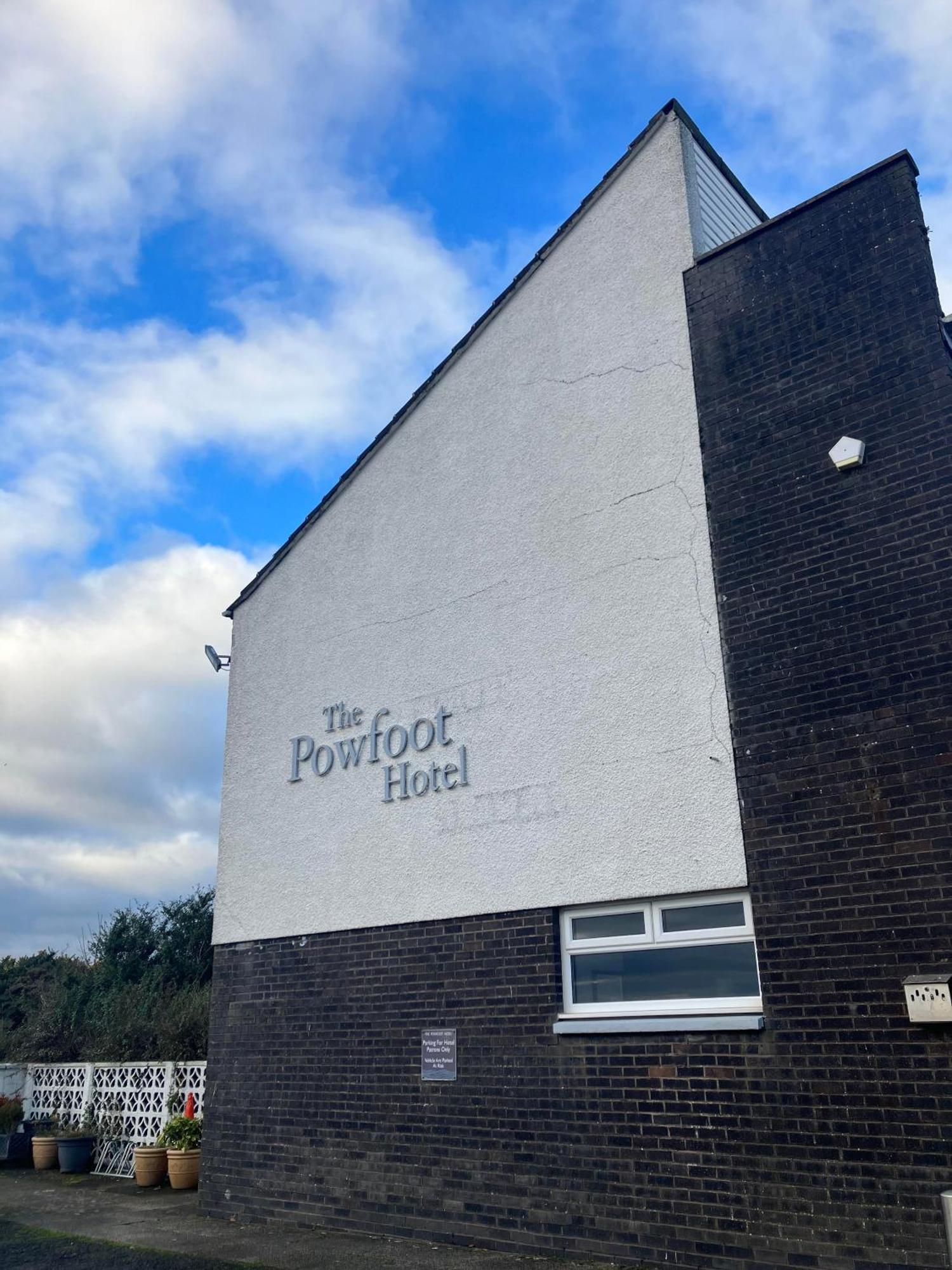 The Powfoot Hotel, أنان المظهر الخارجي الصورة